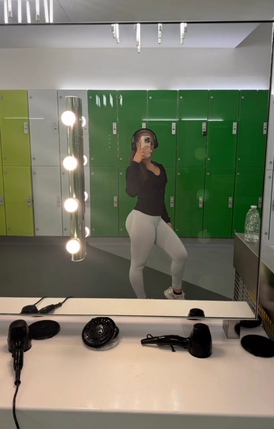 IRL slut shows off her perfect body #joJ5zciZ