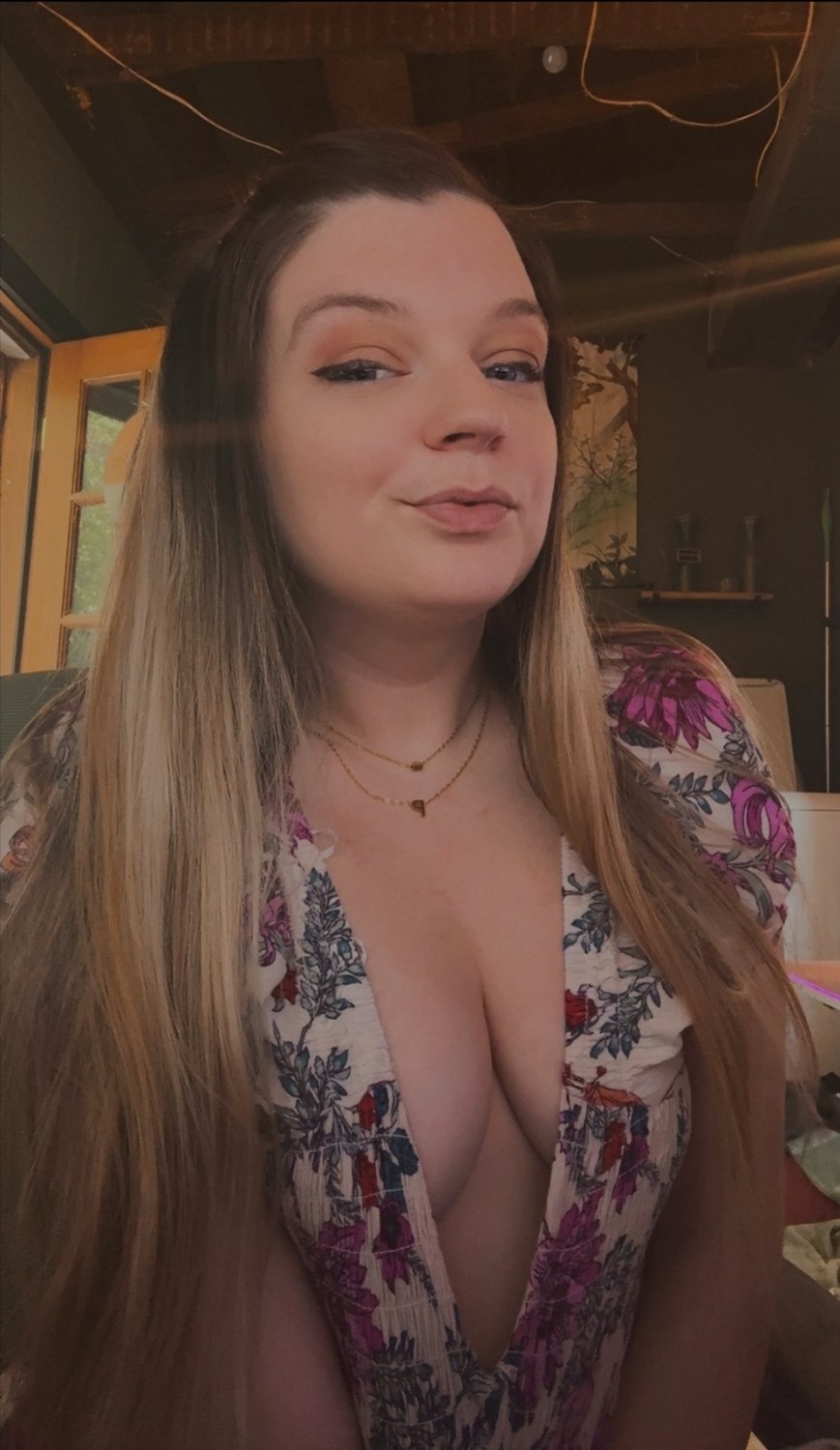 Yet another slutwife from Ohio. #JWmALXsx