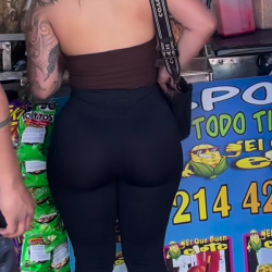 Esposa do corno na rua 🔥