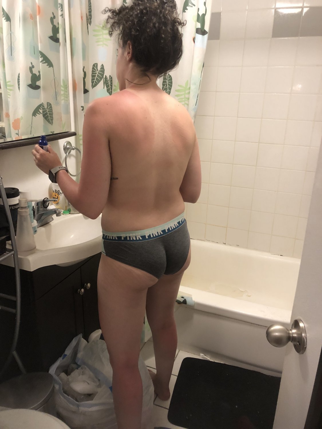 sharing creepshots of this cheating whore on disc miketea90#5070 #K5C5WdUg