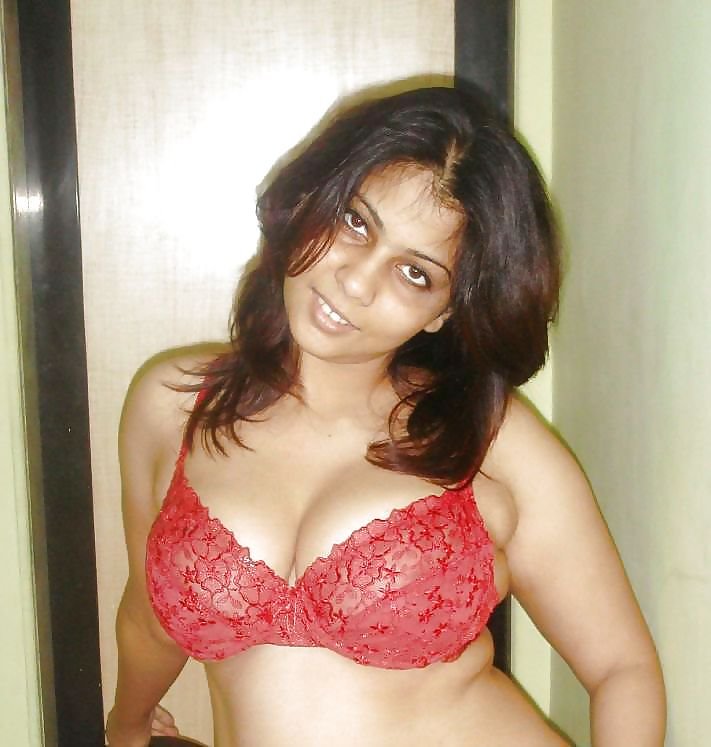 Dhaka kindergarten teacher exposing asseys #LJjBh4F6