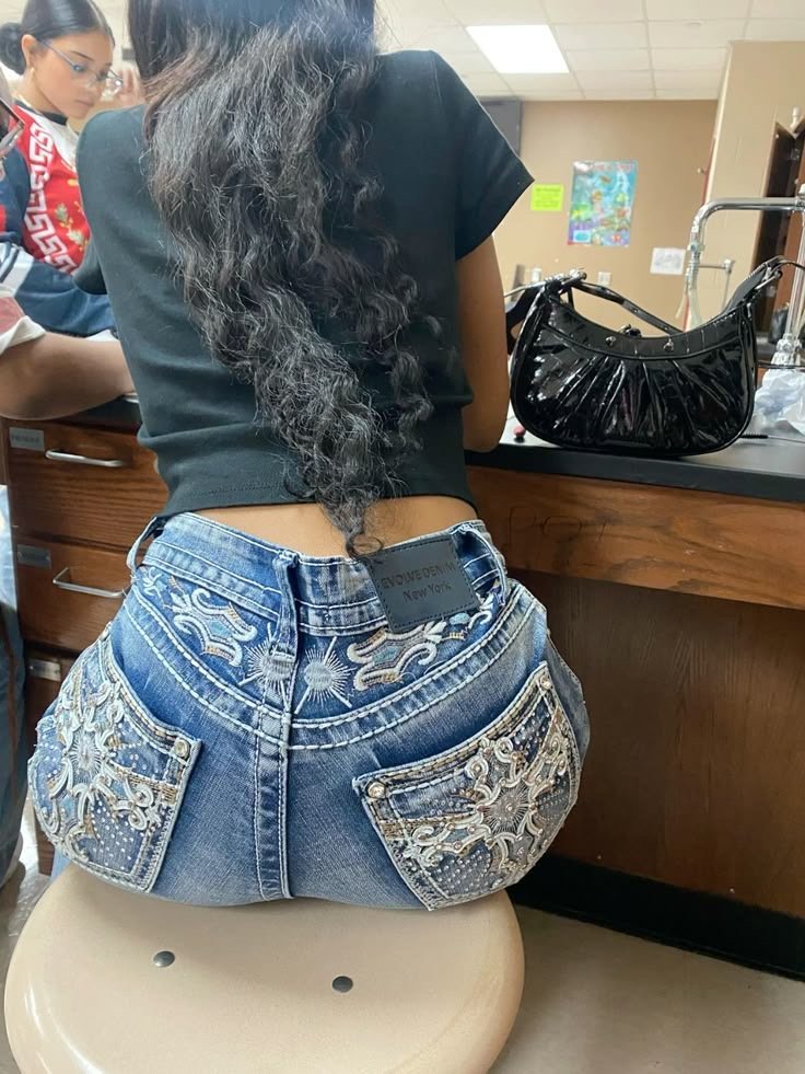 A bunch of girls asses in jeans #lOIz3lLu