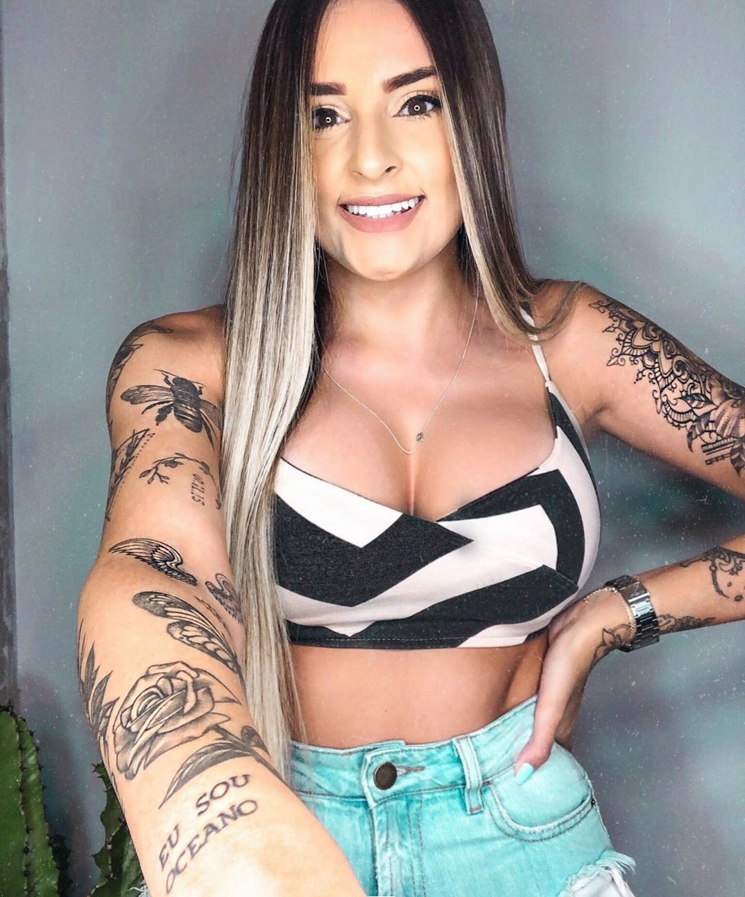 Blogueirinha Tetuda de Corno #LrhDkkbl