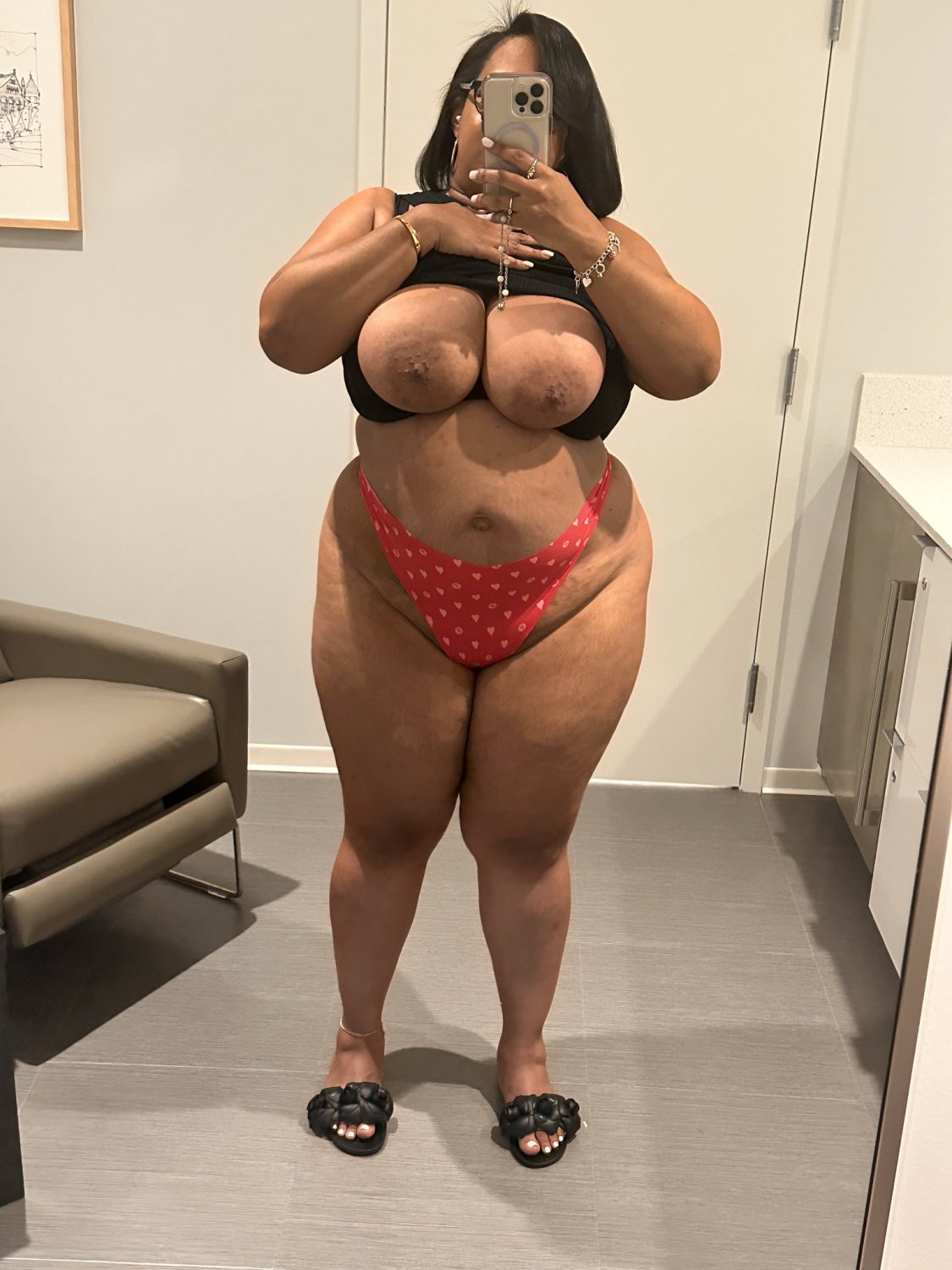 Horny ebony mom 😈😛 #lt3G2PEV