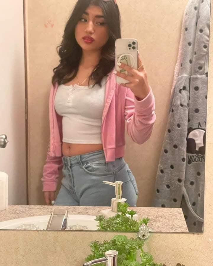 My sexy Latina sister and cousin's #m0alOjRm