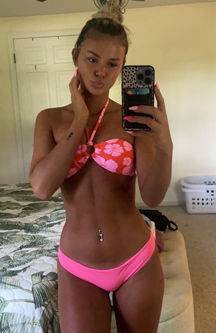 Kylie sexy Ohio blonde with a tight body #MlzPzm9U