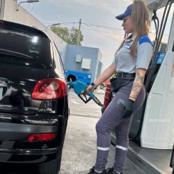 frentista gostosa dá para o cliente e vaza o vídeo, que corpo gostoso