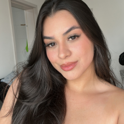 Morena peituda deep