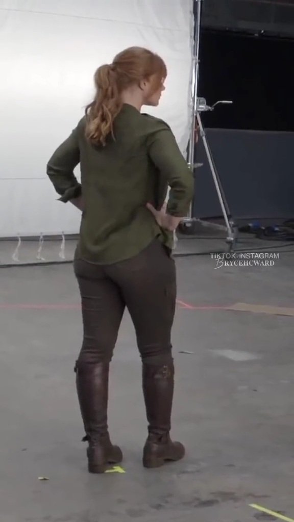 Oh my god how I love this blonde woman #NGEsqC7r
