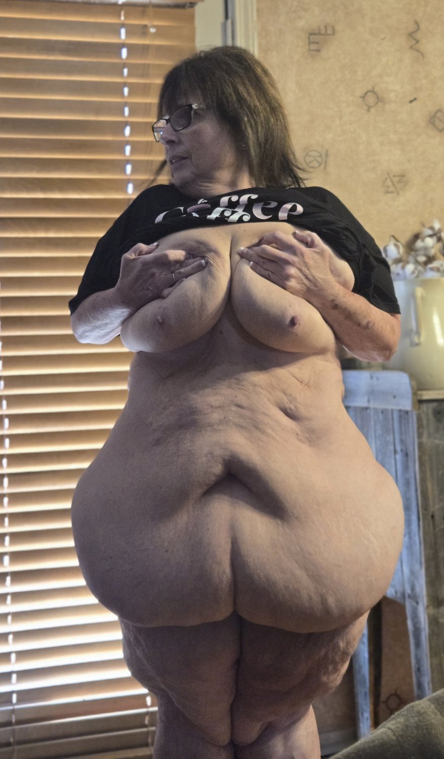 Bbw wife's huge belly and ass #OEWrnMGD