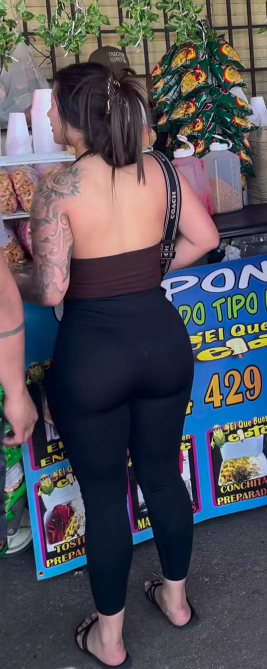 Esposa do corno na rua 🔥 #oFnuqf2n