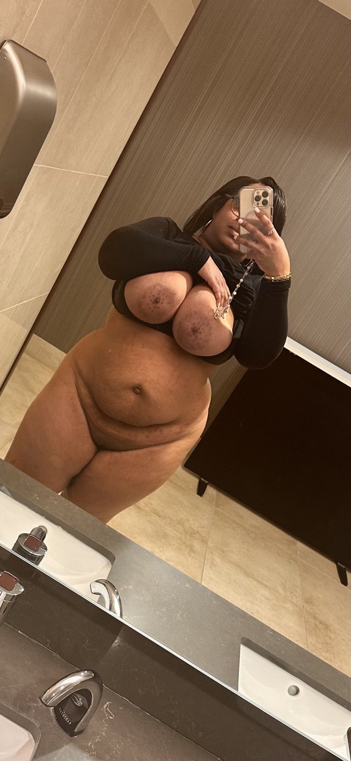 Horny ebony mom 😈😛 #pjA9hEUq