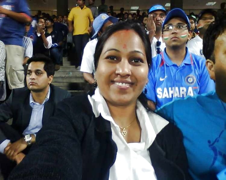 Desi bhabhi solachna exposing at home after the match #Q2tydUrE
