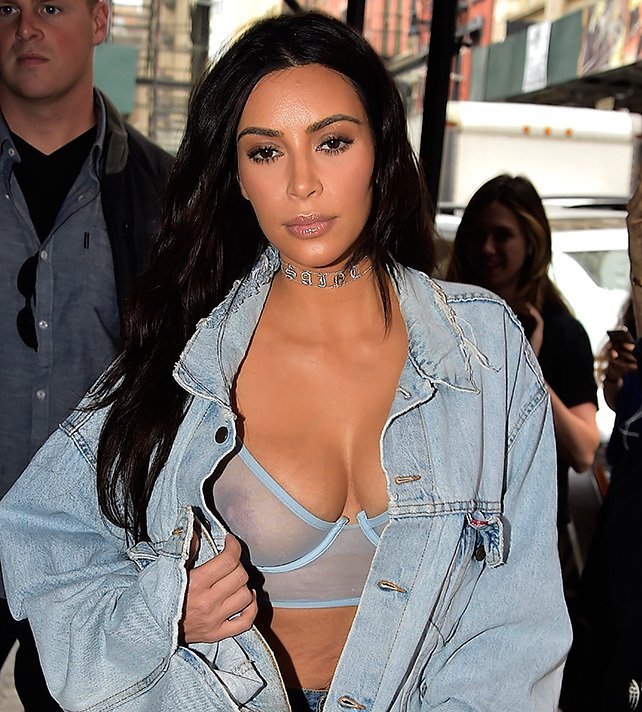 Kim Kardashian can’t help but be a fucking whore & make sure she flashes her see through bra. Slut #Qc1oOjBy