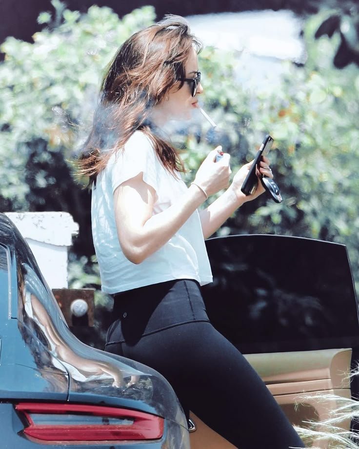 dakota-johnson-smoking #QdCNiXU4