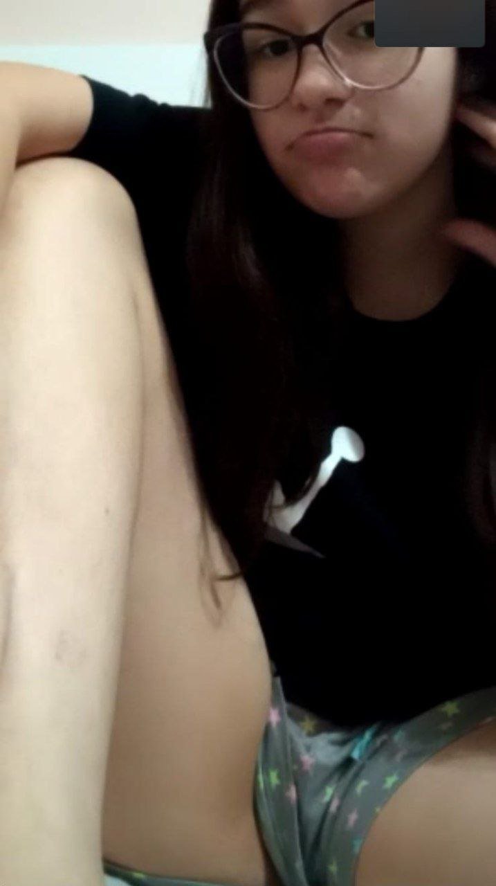 Pela carinha da pra ver que aguenta rola,quem quiser vazar amiga , esposa ou namorada vem pv no sigi #qpHfPvvf