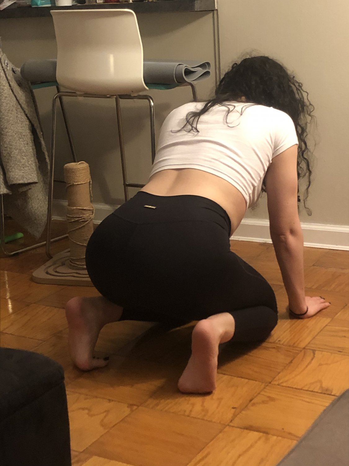 sharing creepshots of this cheating whore on disc miketea90#5070 #R4aftNRT