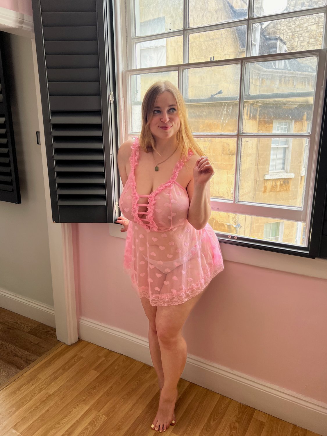 I cant decide is this a good date outfit #r9EYKGUc