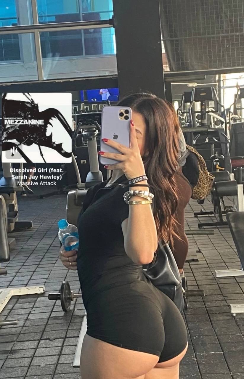 Latina IG Thot loves to show her ass #RAUImMoV