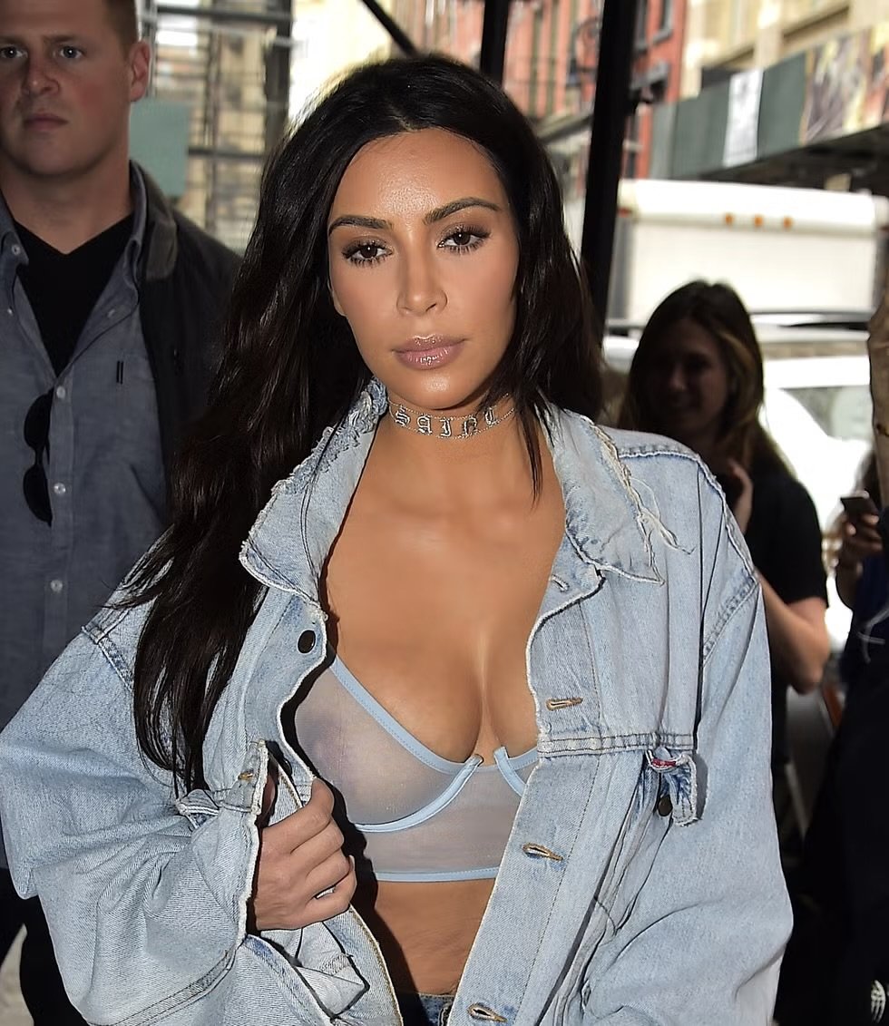 Kim Kardashian can’t help but be a fucking whore & make sure she flashes her see through bra. Slut #Rg9iJKL9