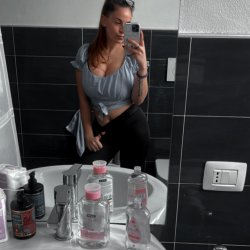 sexy Selene 25yo lost