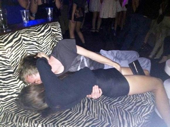 When people don't wait for the party to end for a fingering, blowjob or hot fuck #rNqoquaZ