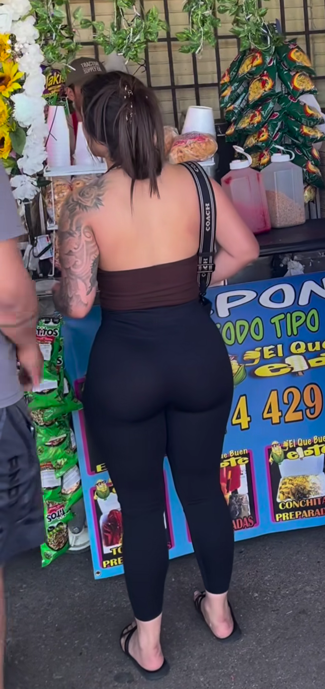 Esposa do corno na rua 🔥 #rQwa7217