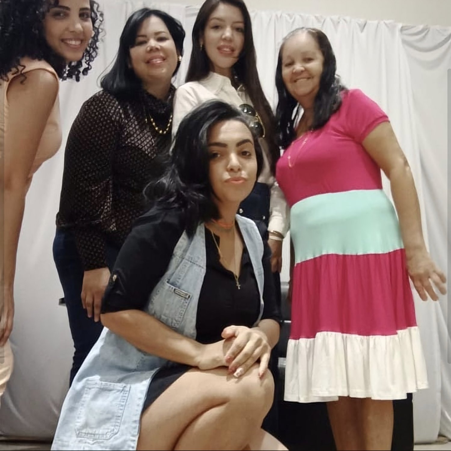 PUTAS VARIADAS. O que acham das vadias? #RwkWiFkZ