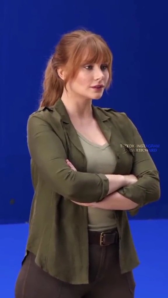 Oh my god how I love this blonde woman #SBNXiHWT