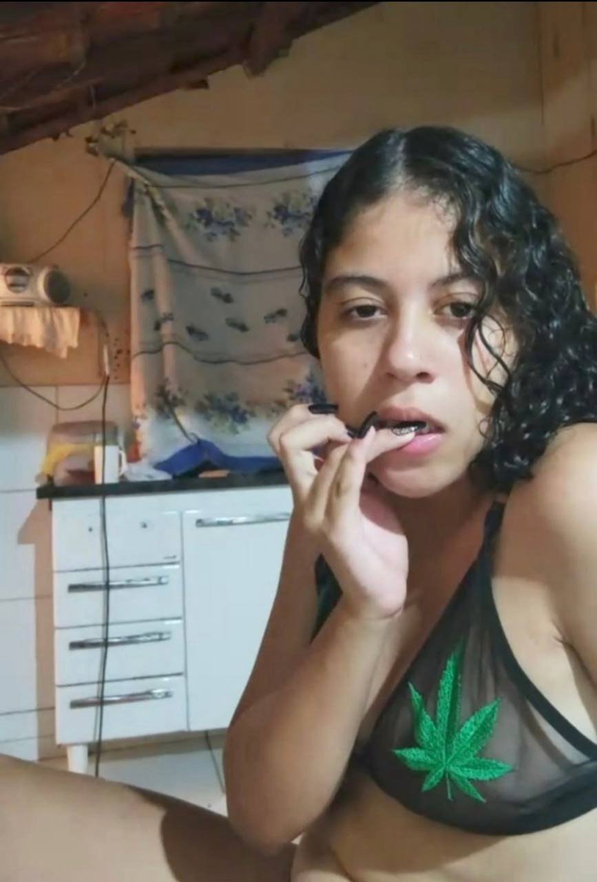 Caixa do supermercado faz live com namorado que quer corno no grupo fechado... #SeKlFZoa