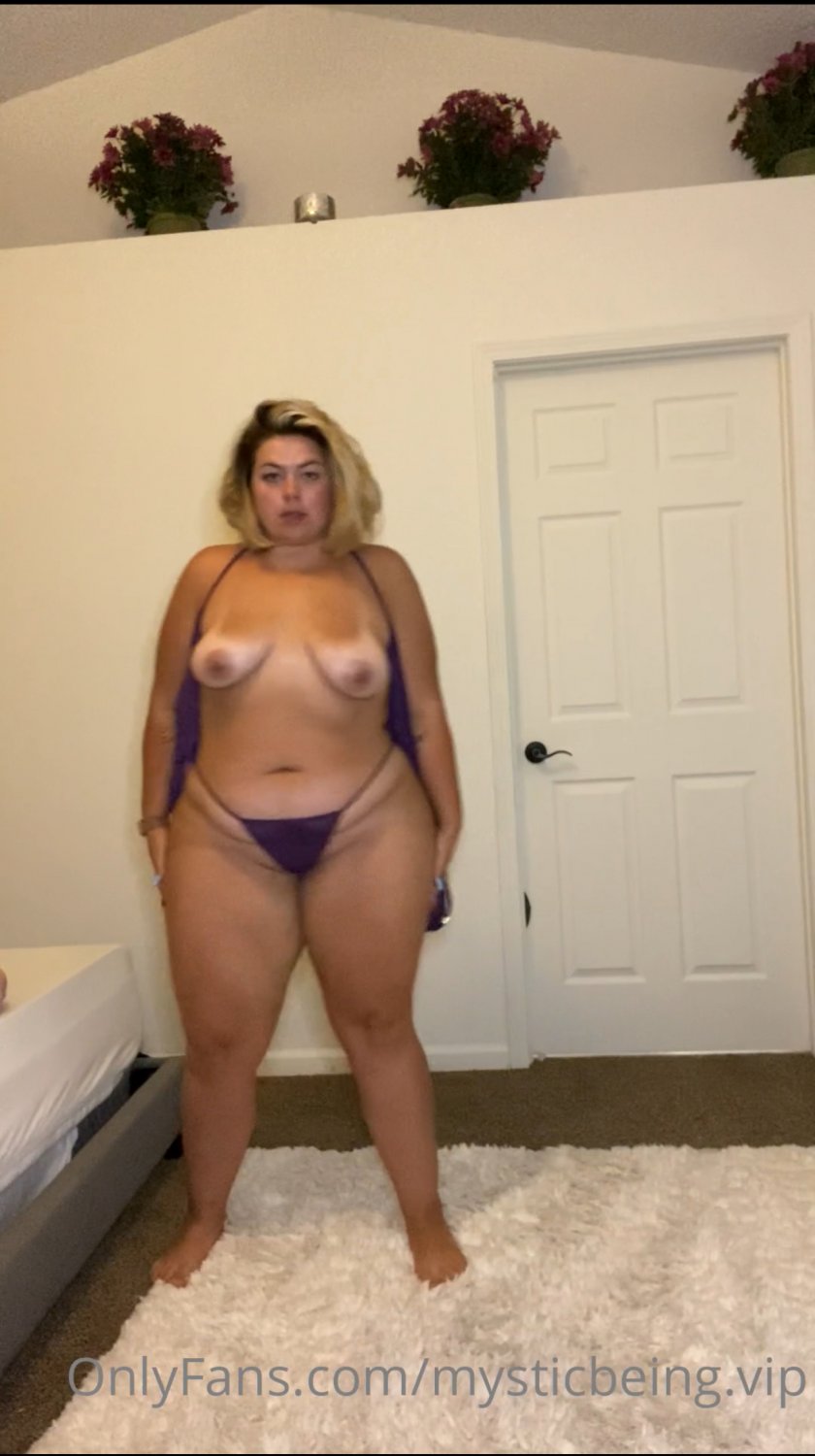 Curvy white girl teasing starts getting naked #t5HomkvN