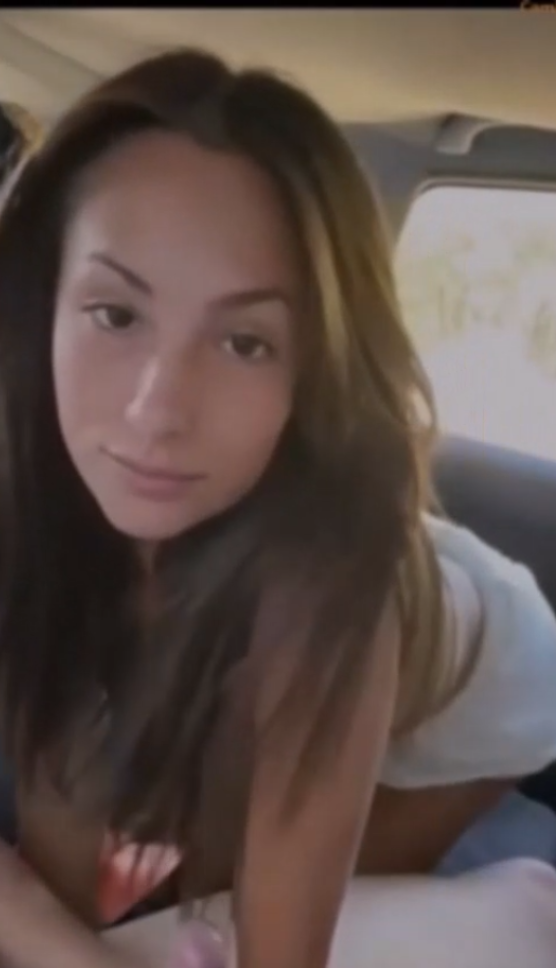 Brunette beauty sucks in the car backseat #u9Pme5EV