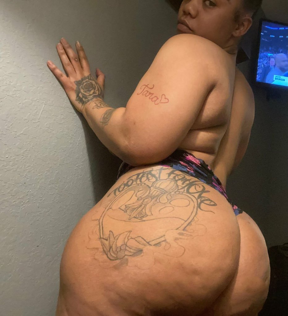 Redbone with thick ass #UBxAw3dP