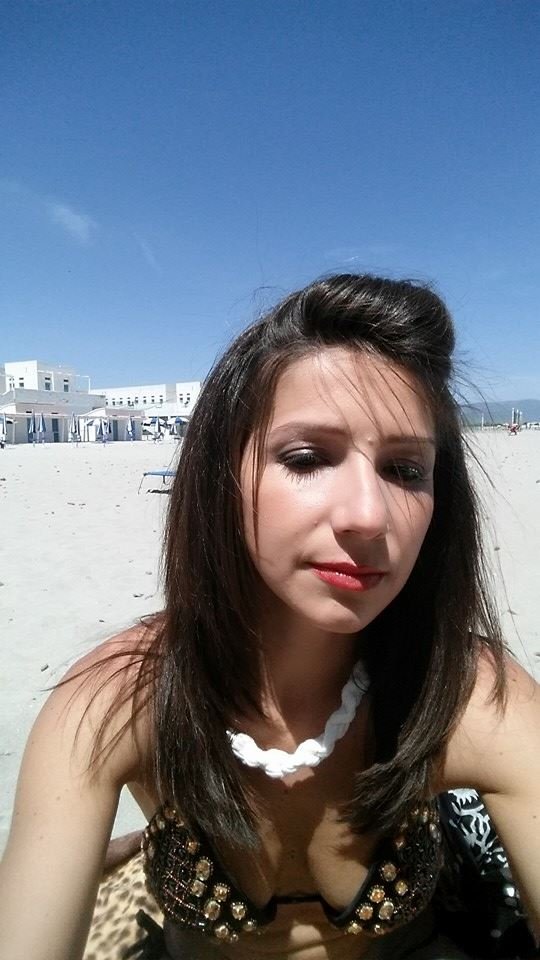 Lara #UpPkNpwY