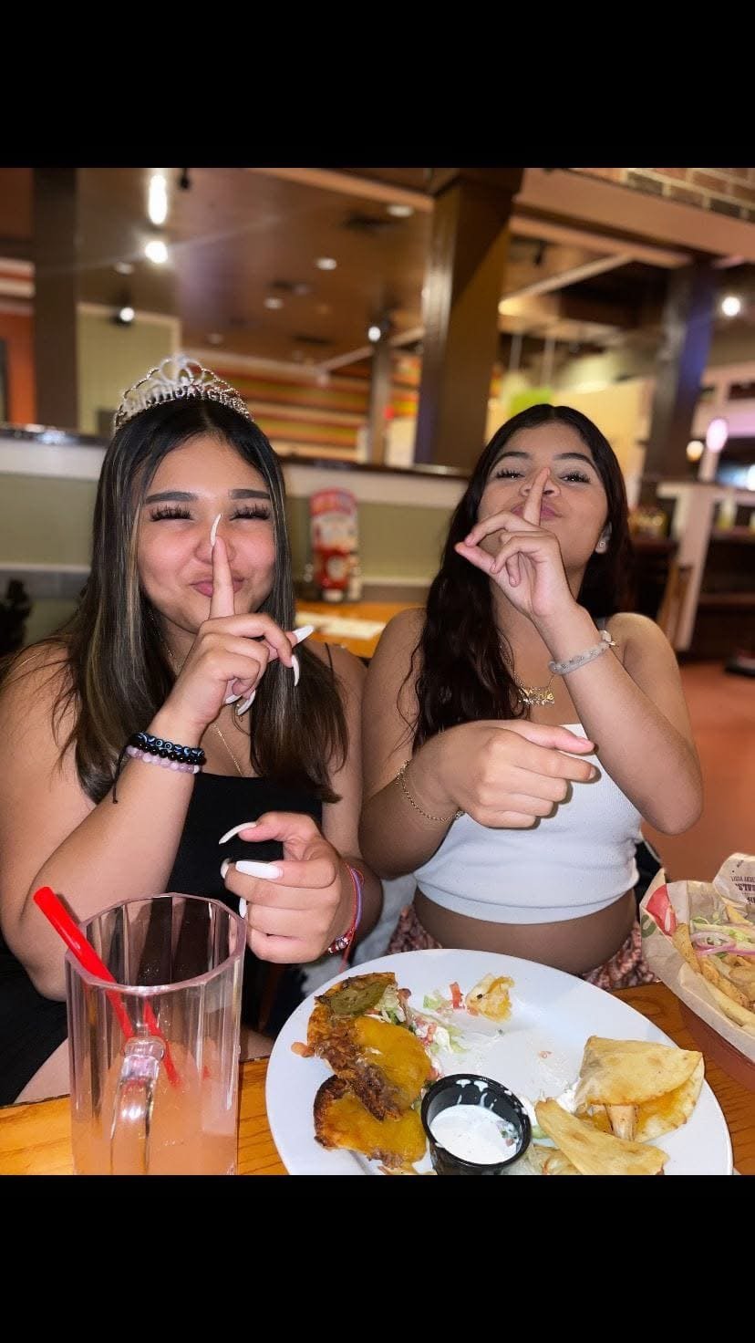 This Are my 3 favorite cousins.. Which I could fuck the 3 of them #VHFV0Ajw
