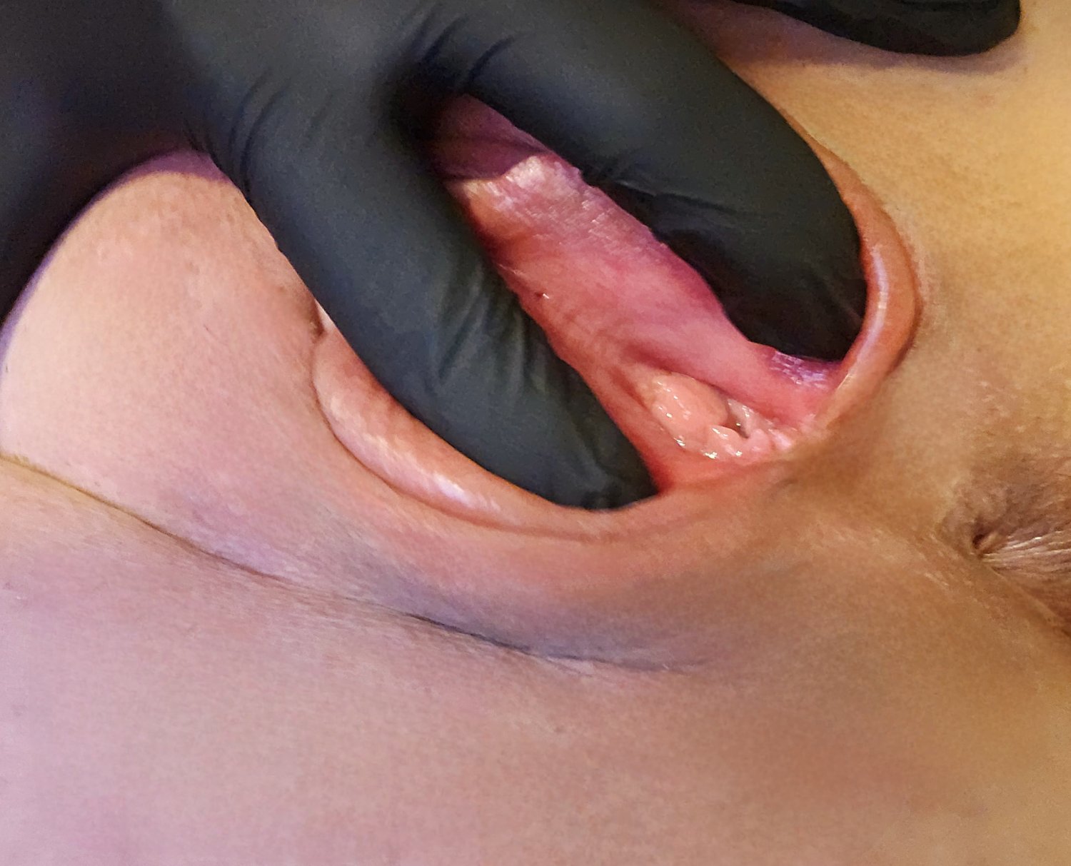 Charlotte spreading her meaty pussy hole open. Her KIK: LickMySwollenPus #vT55xudM