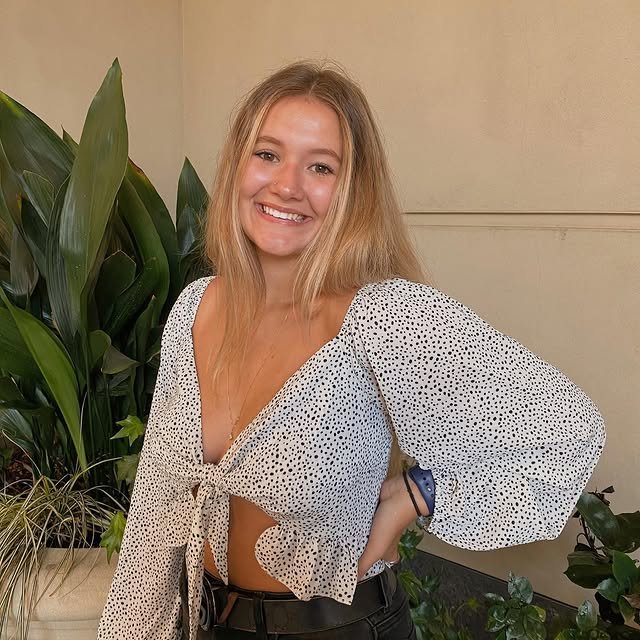 Sexy busty snowbunny teen Peyton #Wd3N21xp