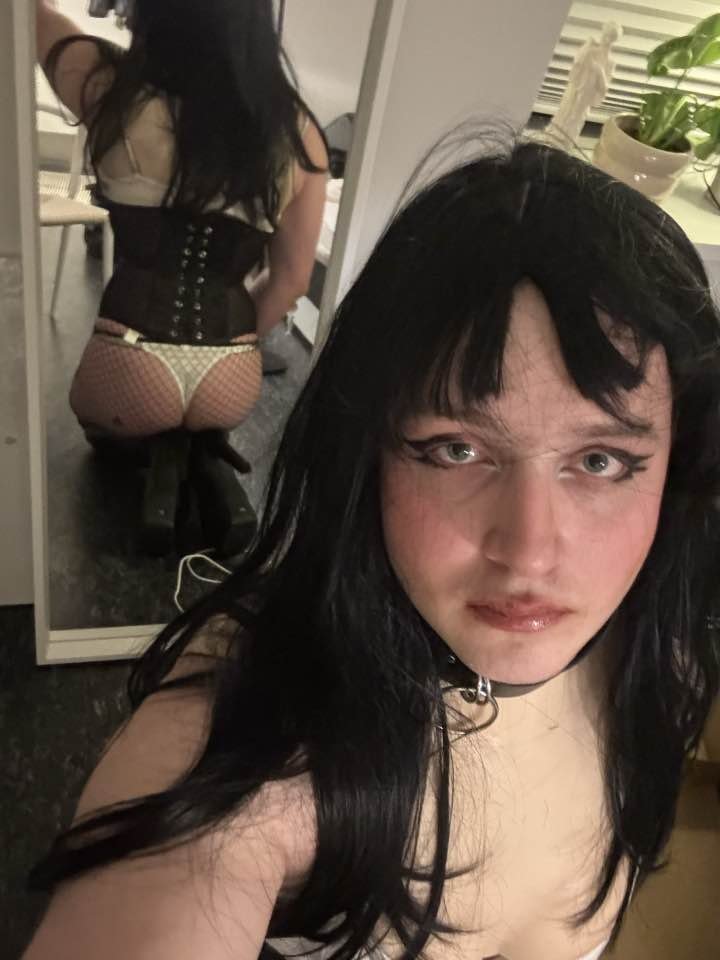 faggot loser from kik dresses up and begs for attention #WTVaG6aS