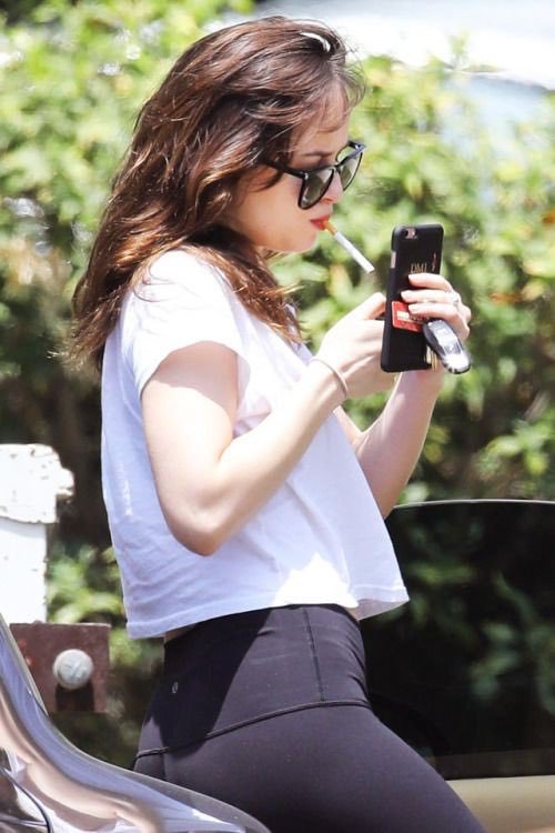 dakota-johnson-smoking #xB7fIsNd