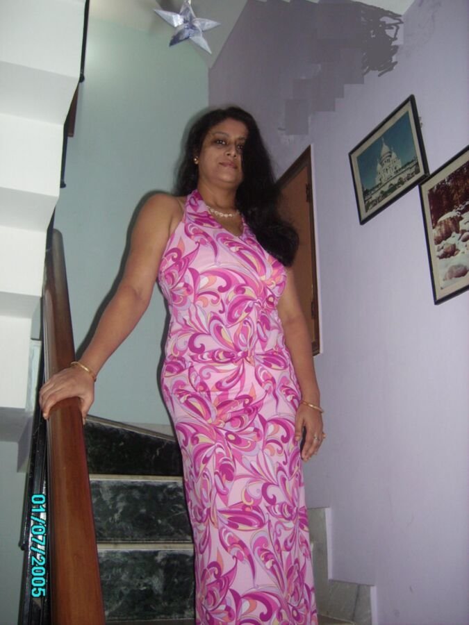 Mom's friend exposing her assets #xJIc2Wcx