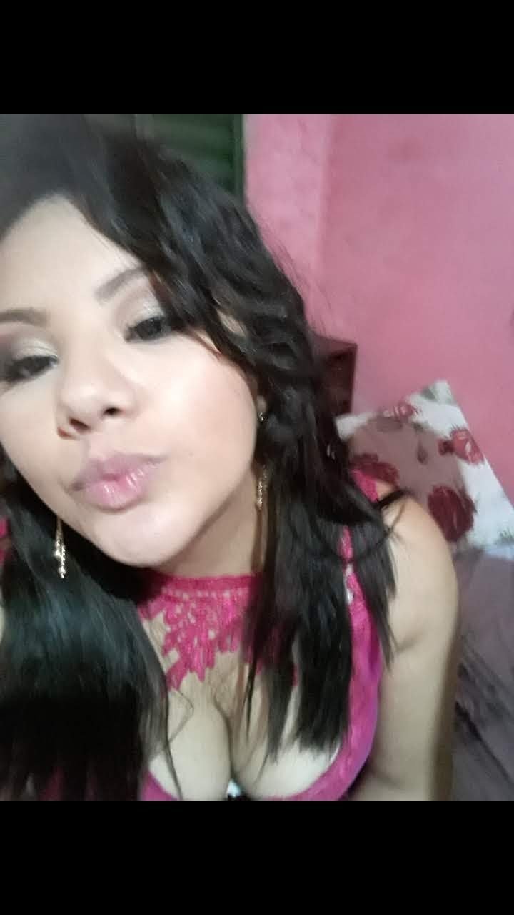 Marido ama exibir sua esposa safada pra todo mundo gozar #XpikzNG0