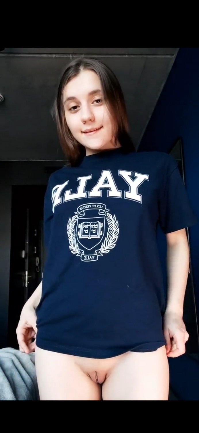 Faz 18 e já fica uma puta,quem quiser vazar amiga , esposa ou namorada vem pv no sigilo #XTyijQ7c