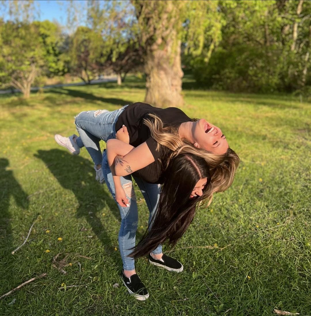 Sexy sisters teasing with a kiss on cheek #y6WUapgu
