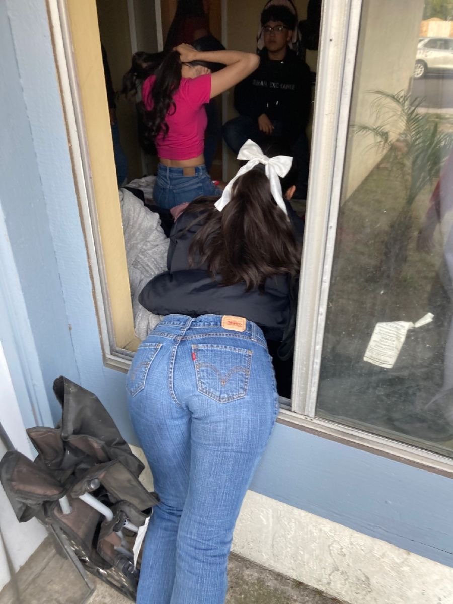 A bunch of girls asses in jeans #yloBGjz1