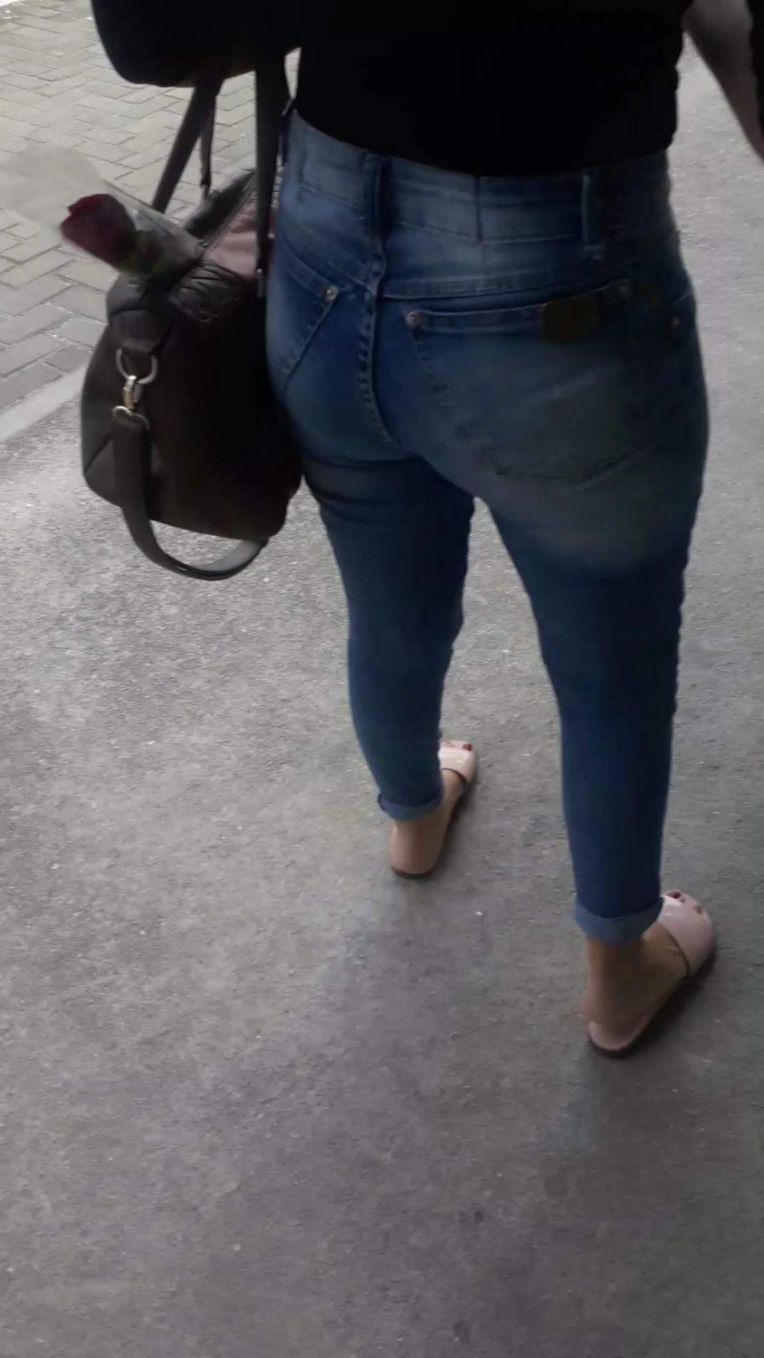 Gostosa na rua #YZWaCWct