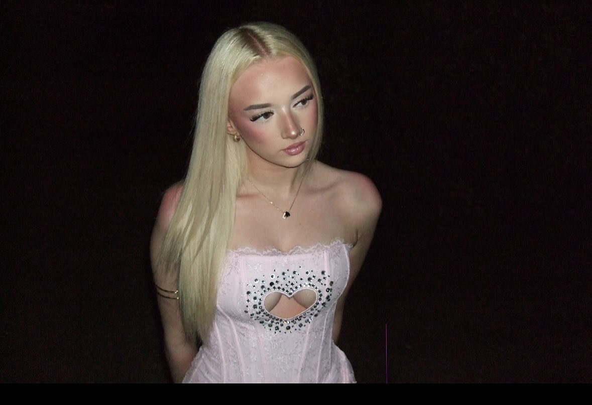 Sexy busty snowbunny teen Lauren #zEQcj3Ip