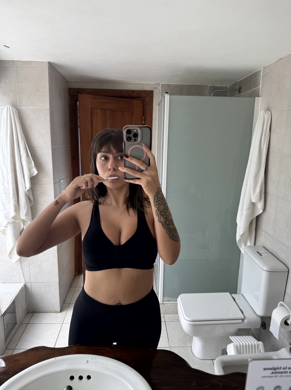 Just a busty Latina slut at your service Honey #NN23Y5Wy