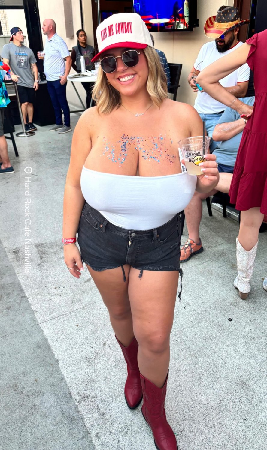 Can’t get over the absolute bazookas hanging from this whores chest #QVWxZCn8